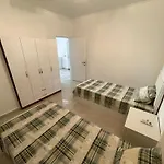 Sa Apartments! 2Bd Flat 200M To The Beach