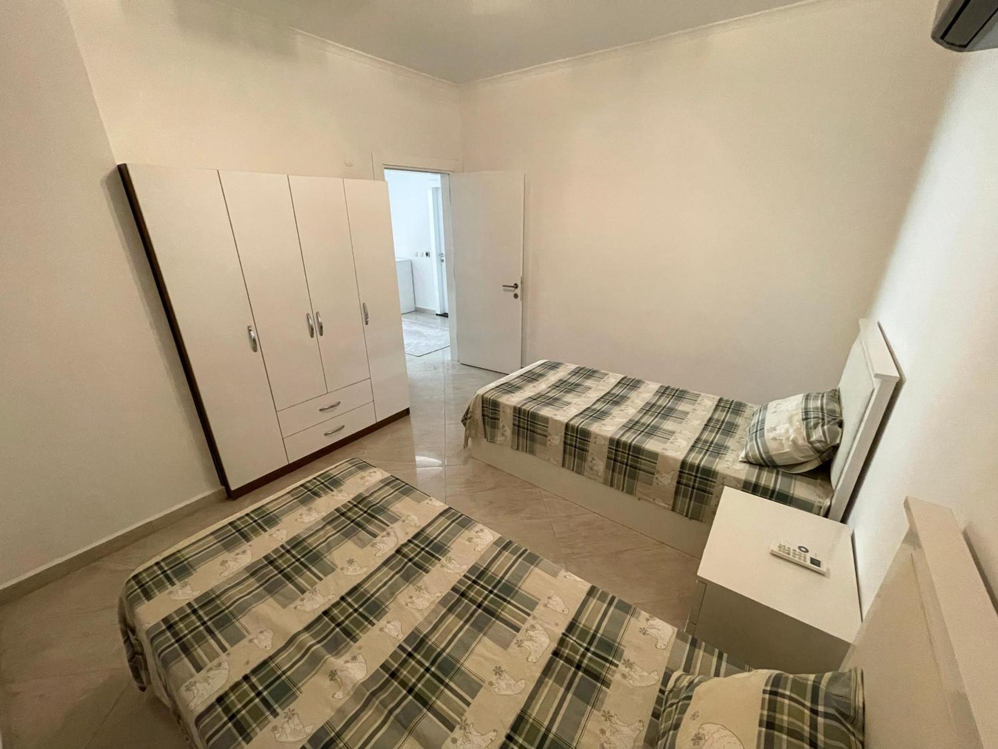 Sa Apartments! 2bd Flat 200m To The *