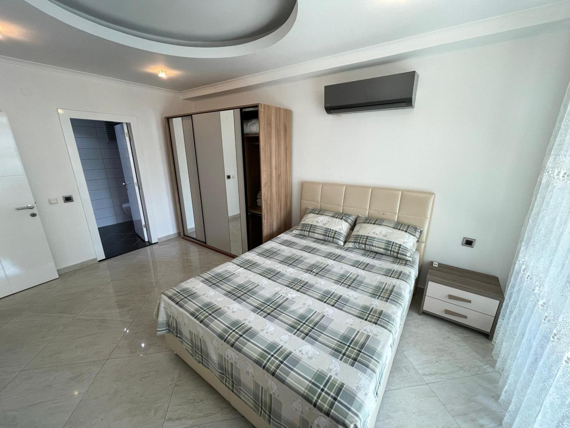Sa Apartments! 2bd Flat 200m To The *