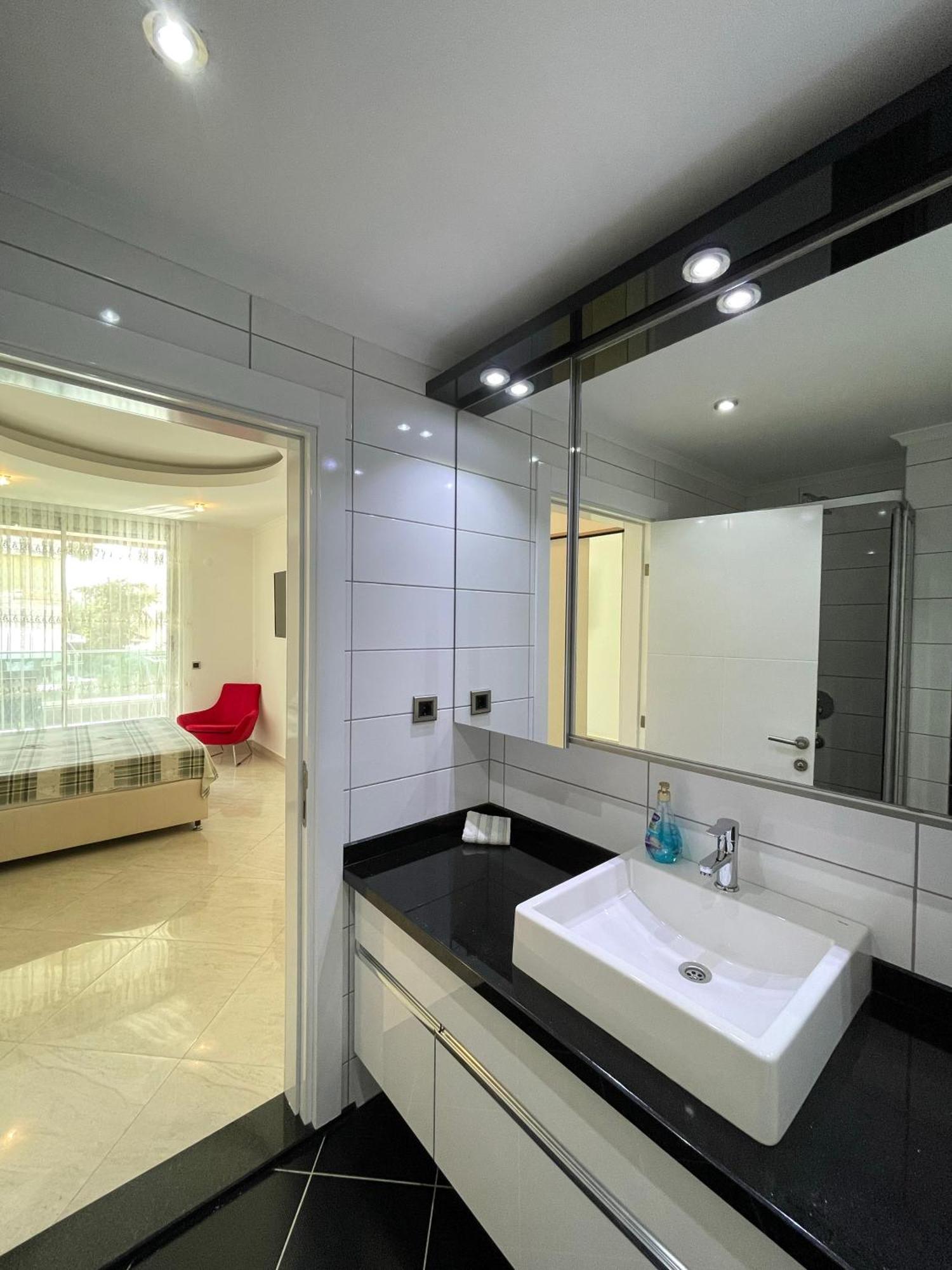 Sa Apartments! 2bd Flat 200m To The *
