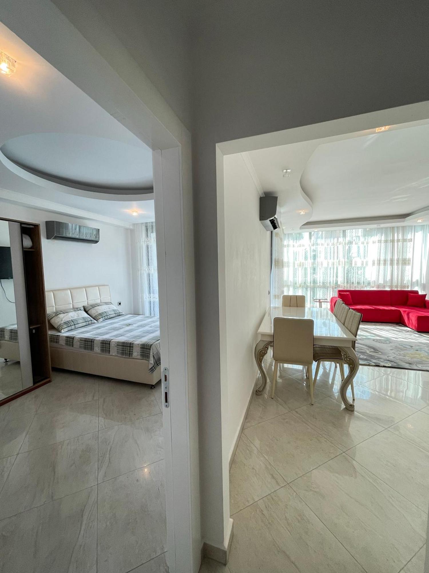 Sa Apartments! 2bd Flat 200m To The